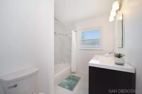 Bath - 491 E Kimball Ave, Hemet, CA 92543 photo 1 of 5