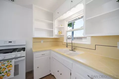 Kitchen - 491 E Kimball Ave, Hemet, CA 92543 photo 8 of 10