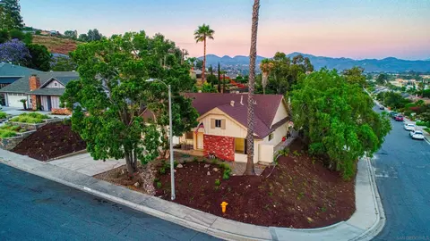 13307 La Venta Dr, Poway, CA 92064 photo 2