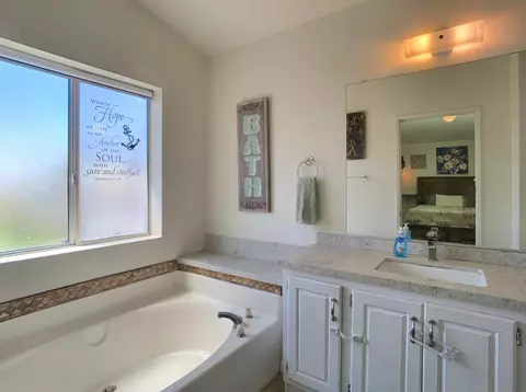Bath - 15935 Spring Oaks Rd #SPC 189, El Cajon, CA 92021 photo 2 of 3