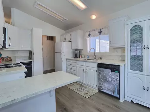 Kitchen - 15935 Spring Oaks Rd #SPC 189, El Cajon, CA 92021 photo 1 of 3