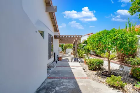 Exterior - 4926 Delos Way, Oceanside, CA 92056 photo 16 of 17