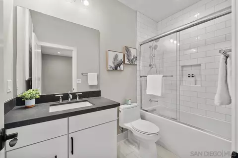 Bath - 12414 Aria Ct, Poway, CA 92064 photo 3 of 6