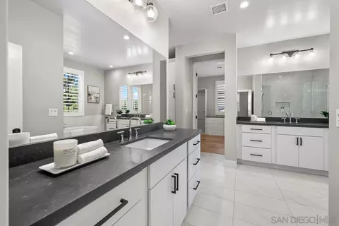 Bath - 12414 Aria Ct, Poway, CA 92064 photo 4 of 6