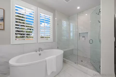 Bath - 12414 Aria Ct, Poway, CA 92064 photo 5 of 6