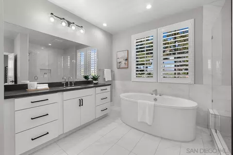 Bath - 12414 Aria Ct, Poway, CA 92064 photo 6 of 6