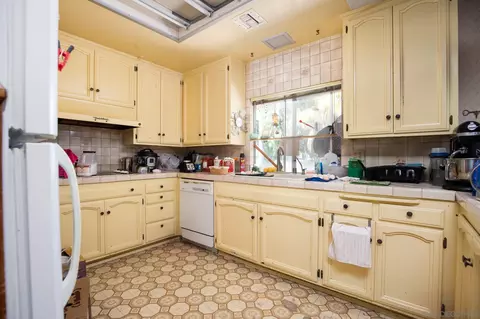 Kitchen - 709 Hanson Ln, Ramona, CA 92065 photo 1 of 2
