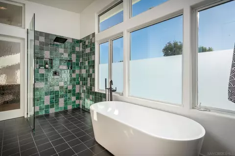 Bath - 1312 Hymettus Ave, Encinitas, CA 92024 photo 2 of 3