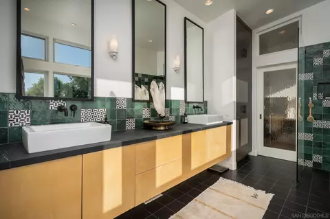 Bath - 1312 Hymettus Ave, Encinitas, CA 92024 photo 1 of 3