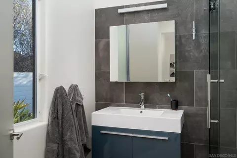 Bath - 1312 Hymettus Ave, Encinitas, CA 92024 photo 3 of 3