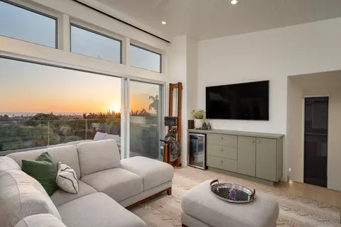 Living - 1312 Hymettus Ave, Encinitas, CA 92024 photo 4 of 5