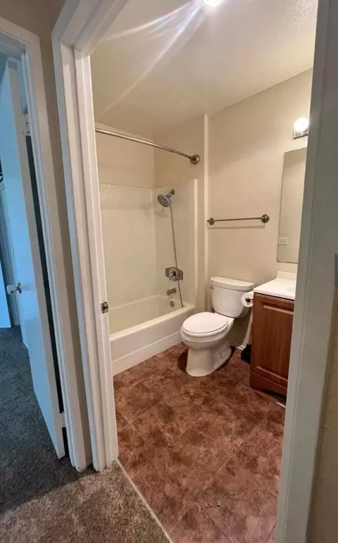 Bath - 12722 Lakeshore Dr #D, Lakeside, CA 92040 photo 1 of 1