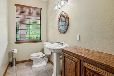 Bath - 25245 Calle Uva, Temecula, CA 92592 photo 3 of 6