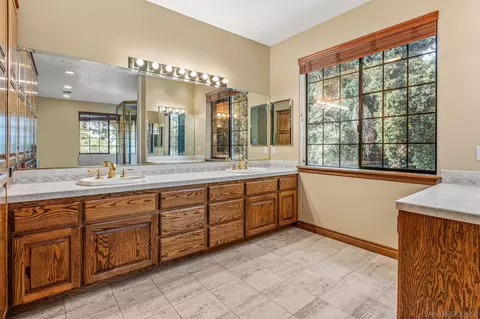 Bath - 25245 Calle Uva, Temecula, CA 92592 photo 1 of 6