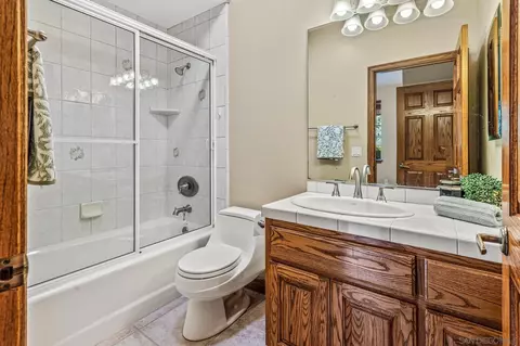 Bath - 25245 Calle Uva, Temecula, CA 92592 photo 4 of 6