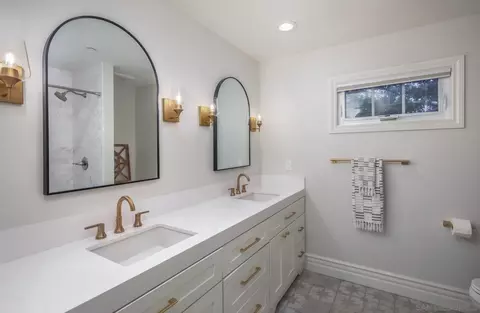 Bath - 768 Devonshire, Encinitas, CA 92024 photo 2 of 2
