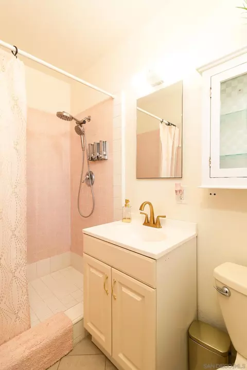 Bath - 10125 El Poquito Ln, Santee, CA 92071 photo 1 of 2