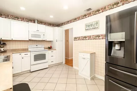 Kitchen - 10125 El Poquito Ln, Santee, CA 92071 photo 3 of 3