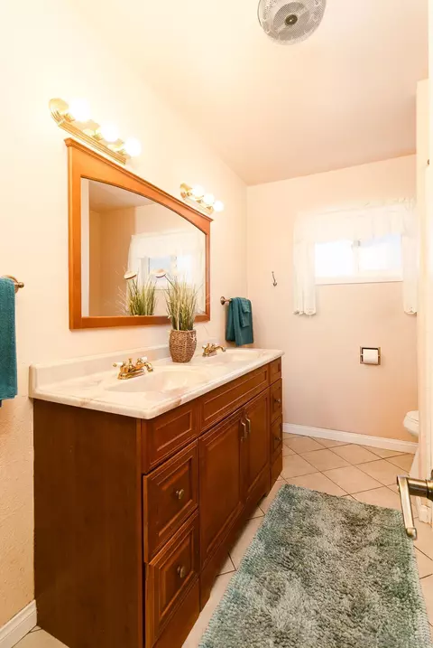 Bath - 10125 El Poquito Ln, Santee, CA 92071 photo 2 of 2