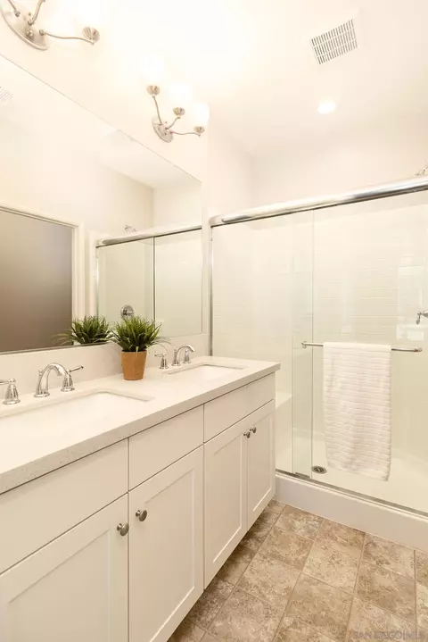Bath - 8850 Olive Ln #17, Santee, CA 92071 photo 2 of 3