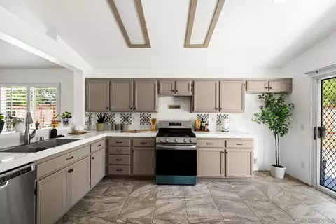 Kitchen - 9649 Pino Dr, Lakeside, CA 92040 photo 2 of 3