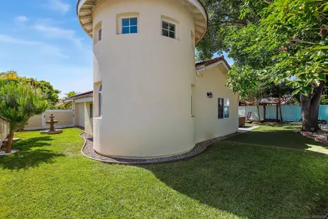 Exterior - 668 Thunderbird Dr, Oceanside, CA 92057 photo 5 of 9