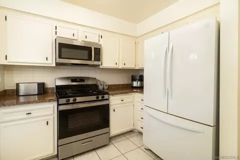 Kitchen - 2002 Teak St, Perris, CA 92570 photo 3 of 3