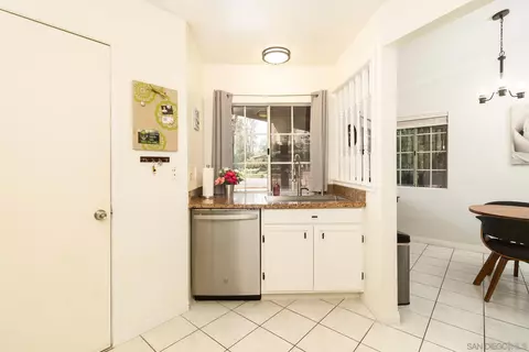 Kitchen - 2002 Teak St, Perris, CA 92570 photo 2 of 3