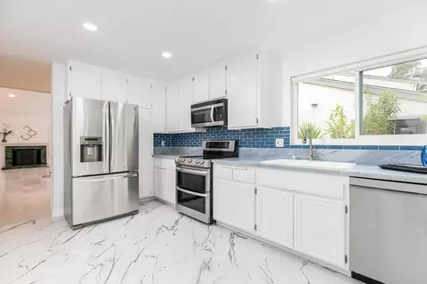 8020 Caminito Gianna, La Jolla, CA 92037 photo 6