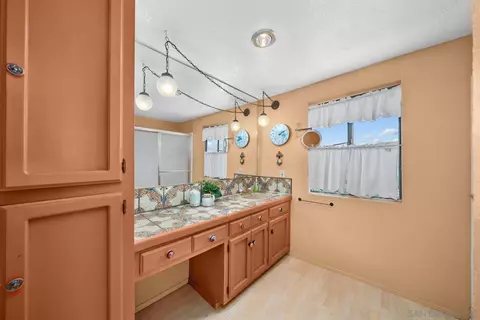 Bath - 9643 Eucalyptus St, Spring Valley, CA 91977 photo 2 of 8
