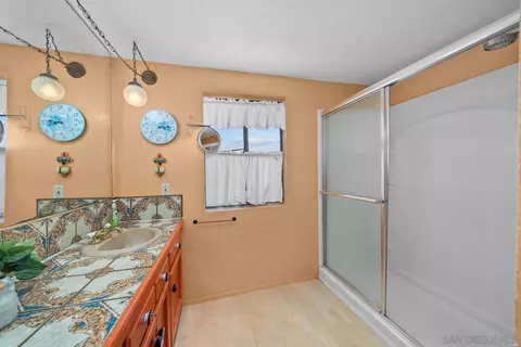 Bath - 9643 Eucalyptus St, Spring Valley, CA 91977 photo 4 of 8