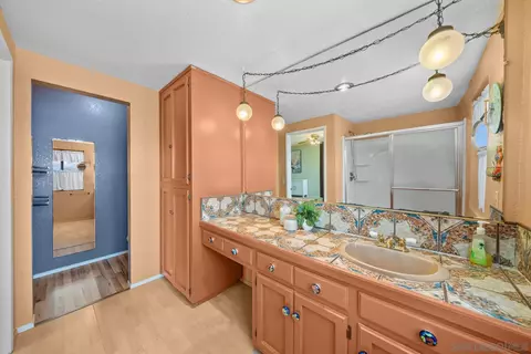 Bath - 9643 Eucalyptus St, Spring Valley, CA 91977 photo 1 of 8