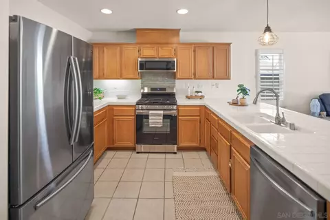 Kitchen - 5120 Mendip St, Oceanside, CA 92057 photo 3 of 7