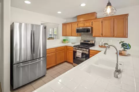 Kitchen - 5120 Mendip St, Oceanside, CA 92057 photo 5 of 7