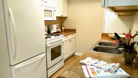 Kitchen - 2009 Via Esmarca, Oceanside, CA 92054 photo 4 of 4