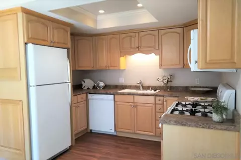 Kitchen - 2009 Via Esmarca, Oceanside, CA 92054 photo 2 of 4