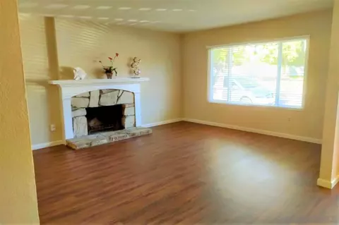 Living - 2009 Via Esmarca, Oceanside, CA 92054 photo 1 of 3