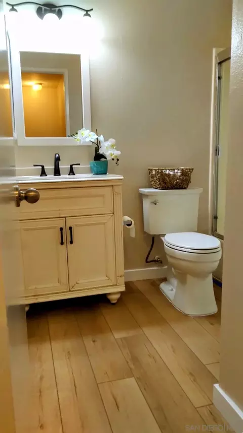 Bath - 2009 Via Esmarca, Oceanside, CA 92054 photo 2 of 2