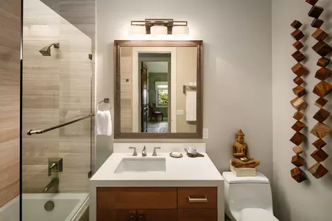 Bath - 7445-47 Draper Ave, La Jolla, CA 92037 photo 3 of 6