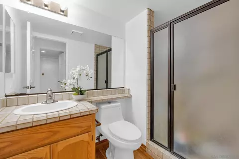 Bath - 12882 Shadowline St, Poway, CA 92064 photo 5 of 5