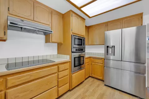 Kitchen - 12882 Shadowline St, Poway, CA 92064 photo 2 of 3