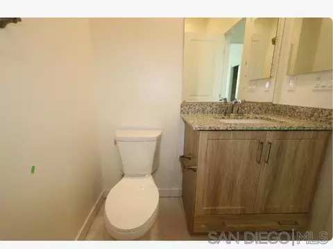 Bath - 549 Meadowood St #302, Fallbrook, CA 92028 photo 3 of 5