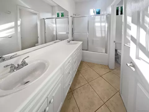 Bath - 2071 Hallmark Pl, Escondido, CA 92029 photo 1 of 5