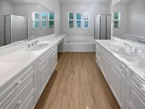 Bath - 2071 Hallmark Pl, Escondido, CA 92029 photo 3 of 5