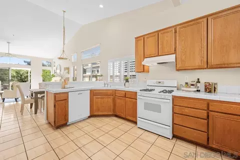 2324 Azure Ln, Vista, CA 92081 photo 15