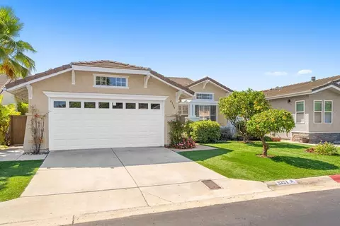 2324 Azure Ln, Vista, CA 92081 photo 3