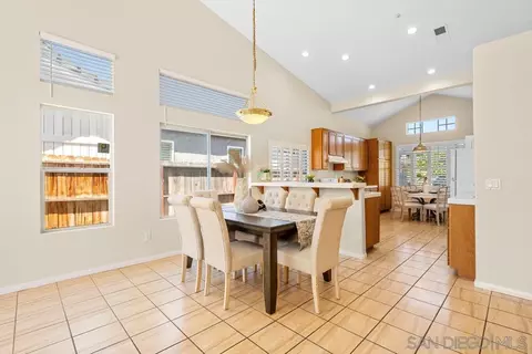 2324 Azure Ln, Vista, CA 92081 photo 12