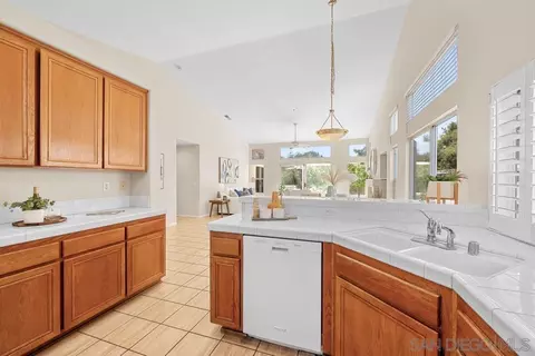2324 Azure Ln, Vista, CA 92081 photo 16