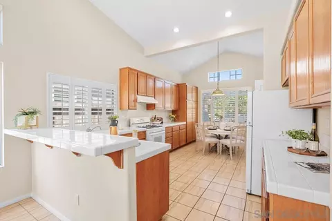 2324 Azure Ln, Vista, CA 92081 photo 14