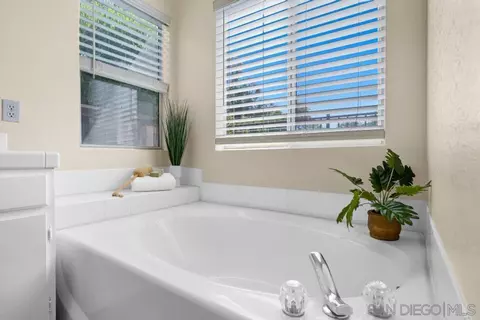 2324 Azure Ln, Vista, CA 92081 photo 34
